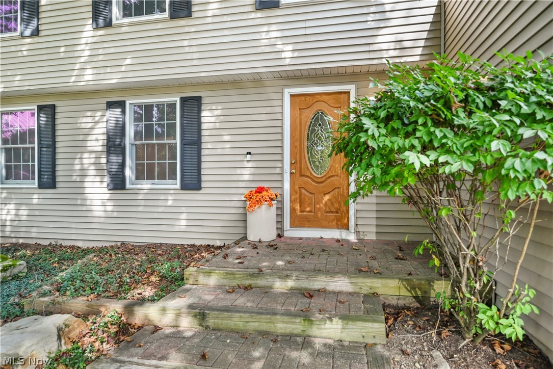 1546 Woodhill Circle NE Warren OH 44484