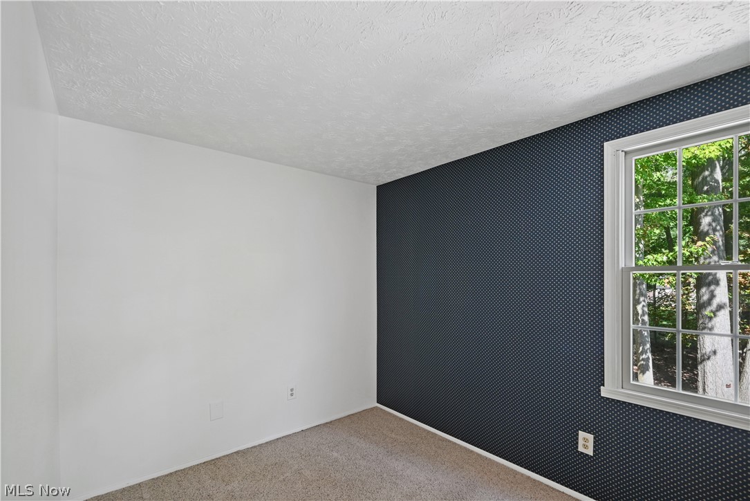 1546 Woodhill Circle NE Warren OH 44484