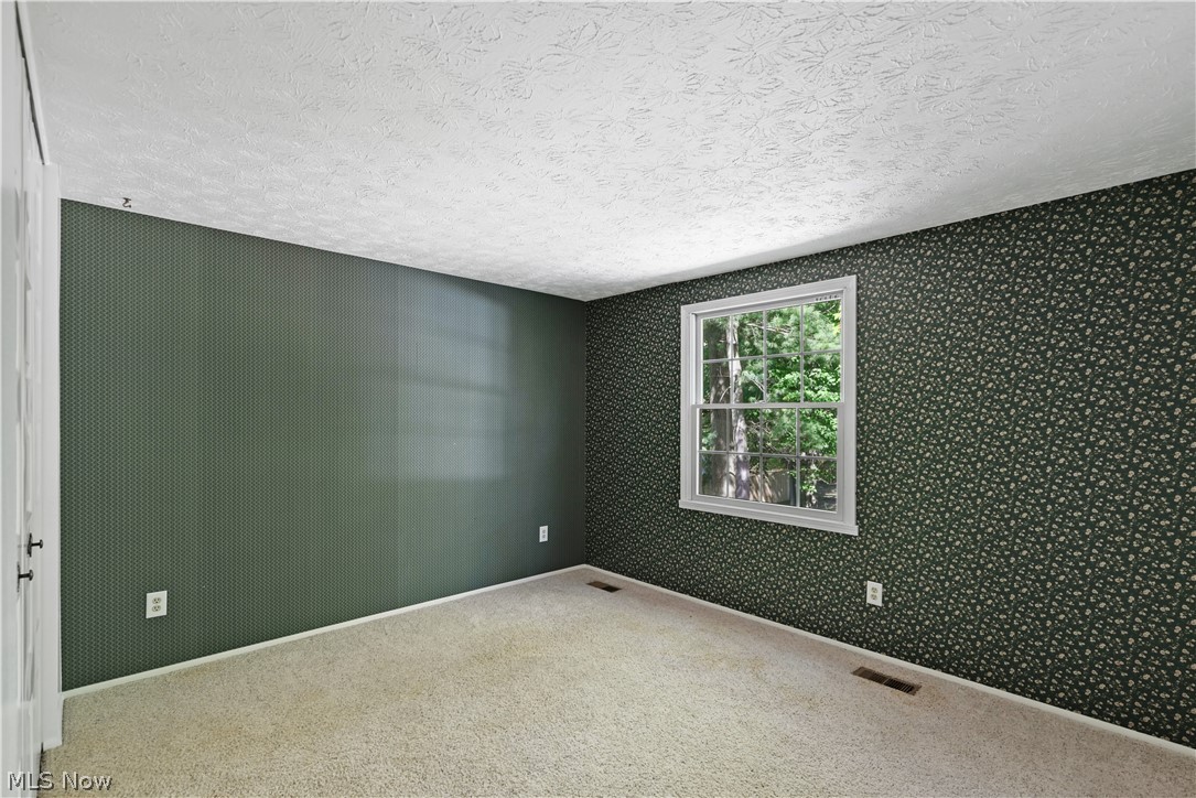 1546 Woodhill Circle NE Warren OH 44484