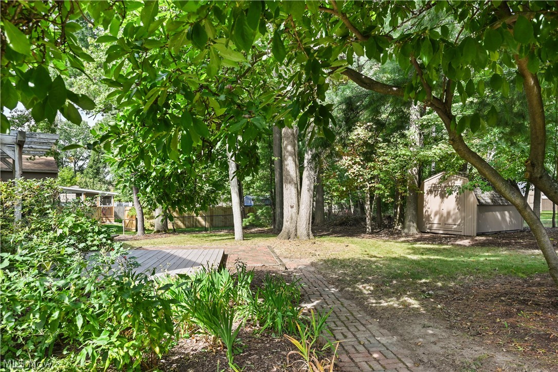 1546 Woodhill Circle NE Warren OH 44484
