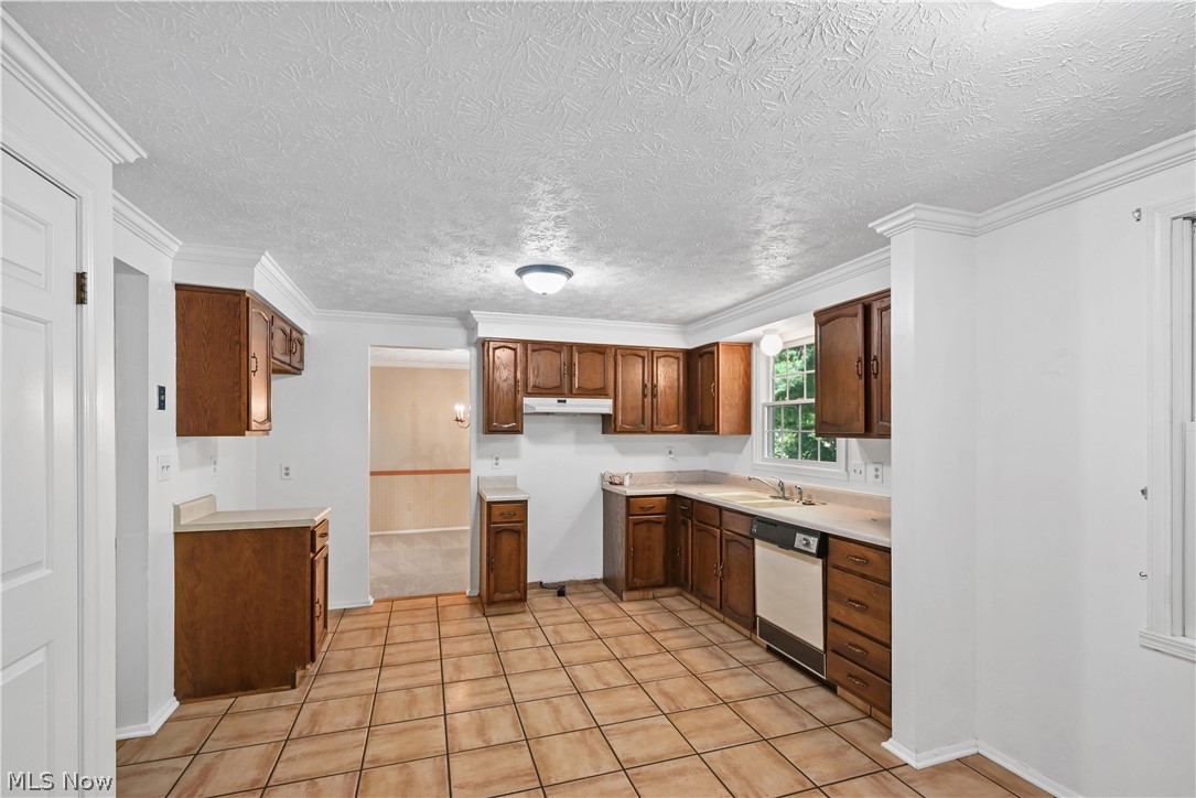 1546 Woodhill Circle NE Warren OH 44484