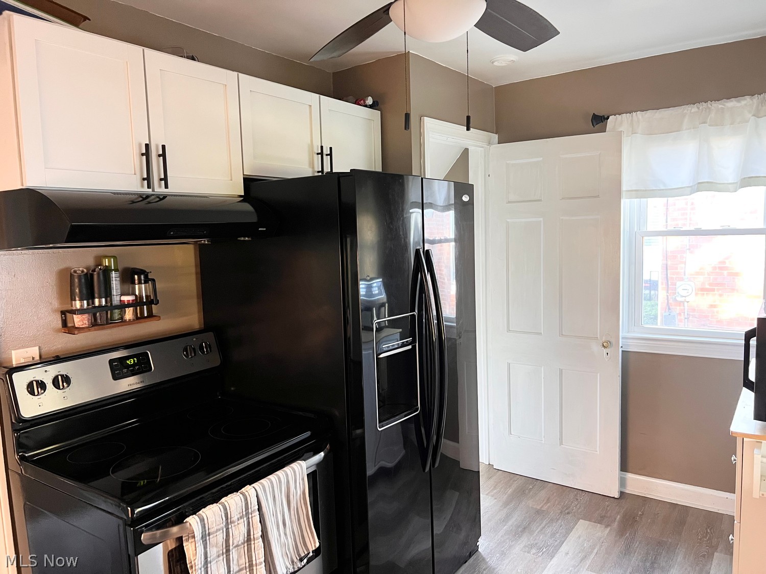 541 Cambridge Avenue Elyria OH 44035