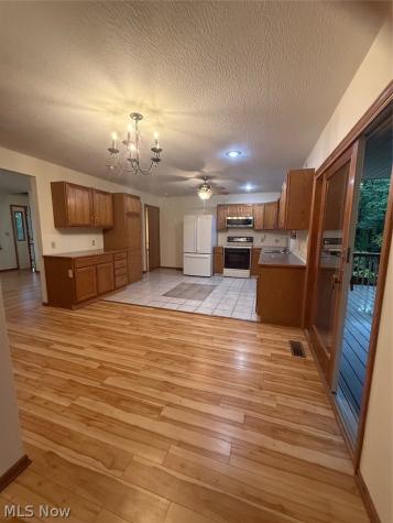 8 Apache Trail Malvern OH 44644