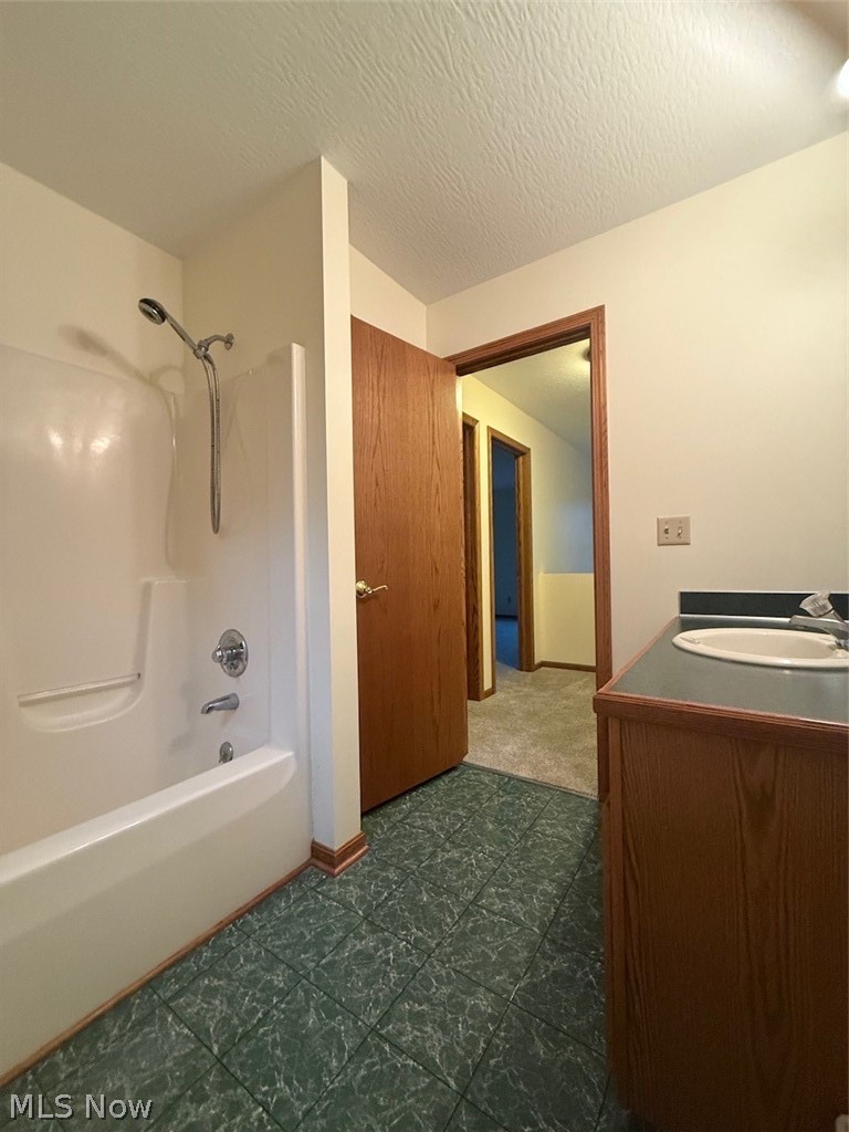 8 Apache Trail Malvern OH 44644