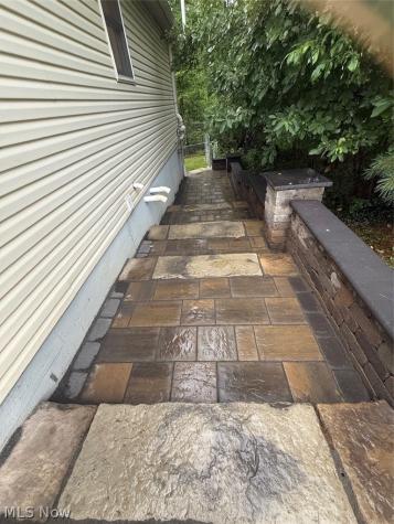 8 Apache Trail Malvern OH 44644