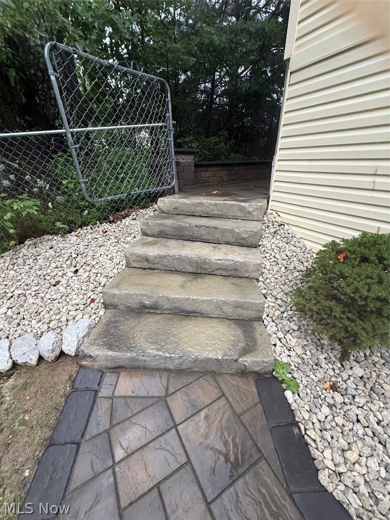 8 Apache Trail Malvern OH 44644