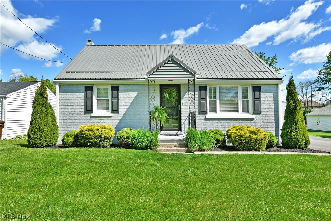 306 Glendola Avenue NW Warren OH 44483