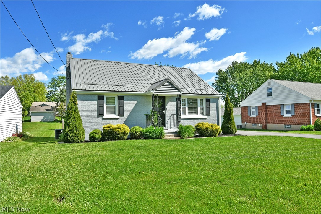 306 Glendola Avenue NW Warren OH 44483