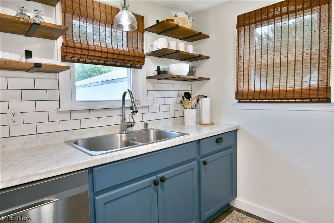 306 Glendola Avenue NW Warren OH 44483