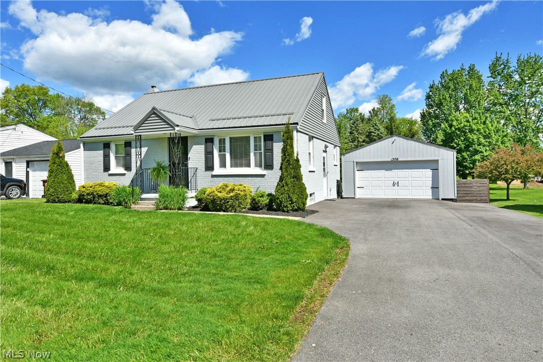 306 Glendola Avenue NW Warren OH 44483