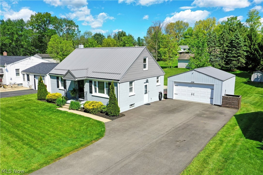 306 Glendola Avenue NW Warren OH 44483