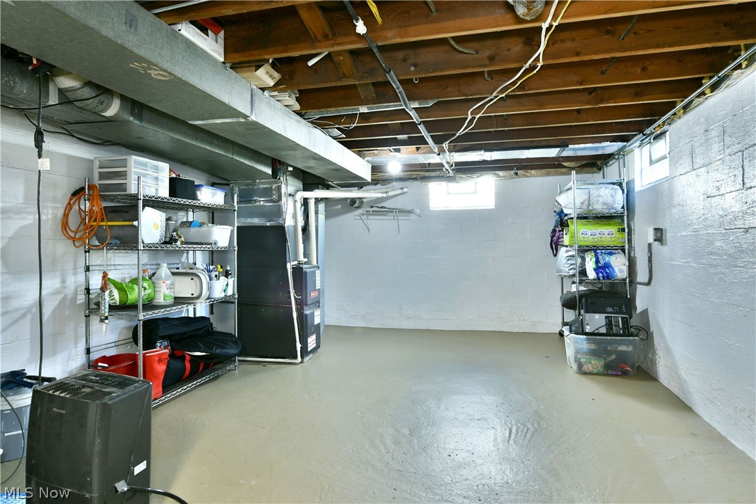 306 Glendola Avenue NW Warren OH 44483