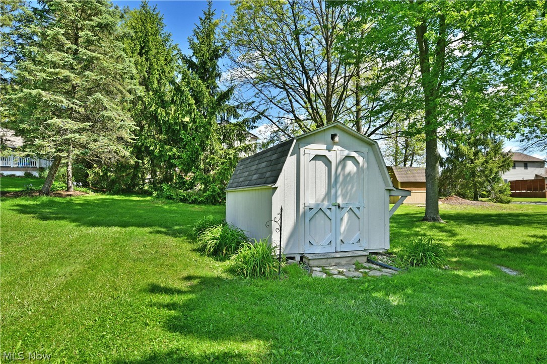 306 Glendola Avenue NW Warren OH 44483