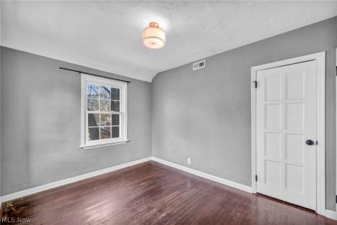 16809 Scottsdale Boulevard Shaker Heights OH 44120