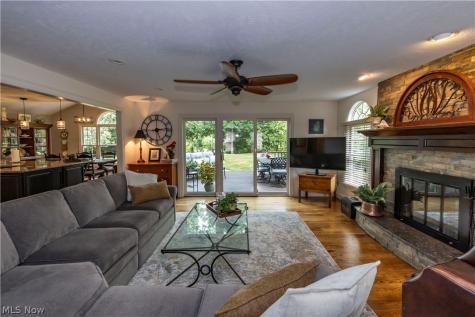300 Lakeview Circle Aurora OH 44202