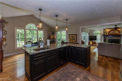 300 Lakeview Circle Aurora OH 44202