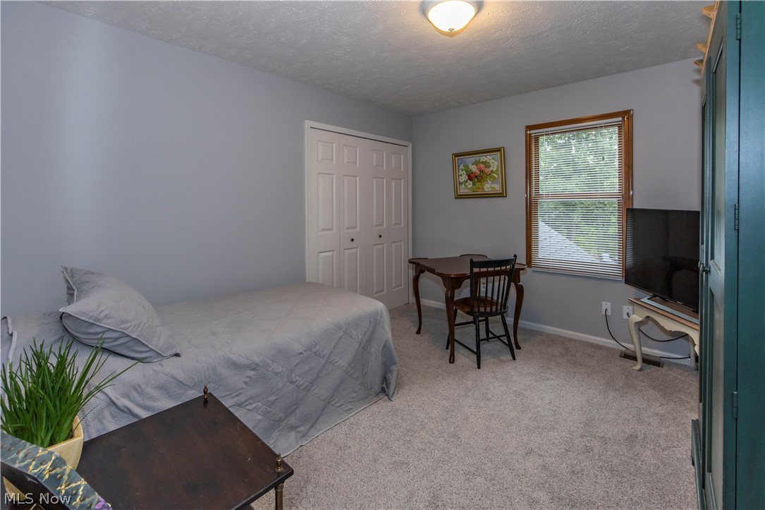 300 Lakeview Circle Aurora OH 44202