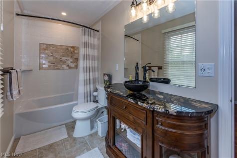 300 Lakeview Circle Aurora OH 44202