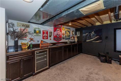 300 Lakeview Circle Aurora OH 44202