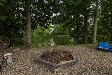300 Lakeview Circle Aurora OH 44202