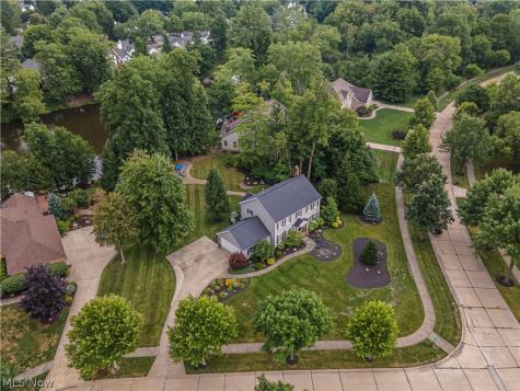 300 Lakeview Circle Aurora OH 44202