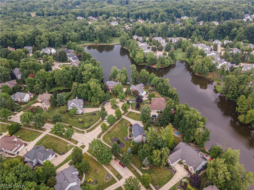 300 Lakeview Circle Aurora OH 44202