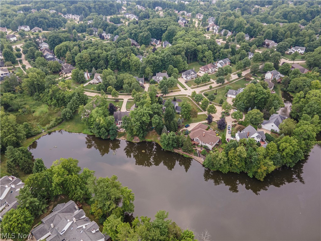 300 Lakeview Circle Aurora OH 44202
