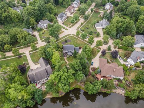 300 Lakeview Circle Aurora OH 44202