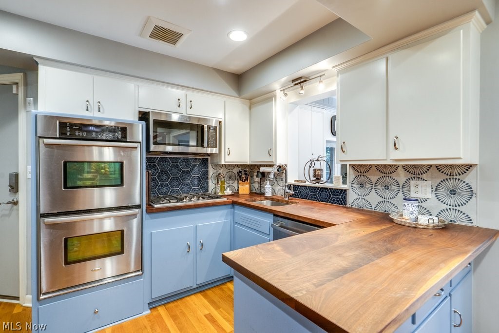 22212 E Byron Road Shaker Heights OH 44122