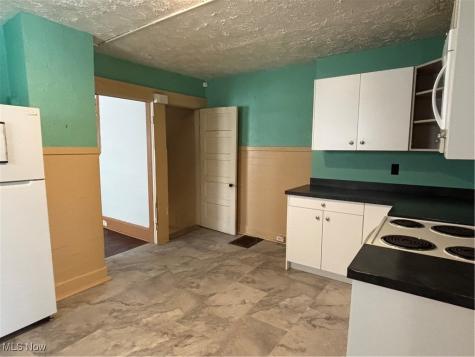 9516 Kirkwood Cleveland OH 44102