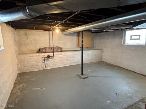 9516 Kirkwood Cleveland OH 44102