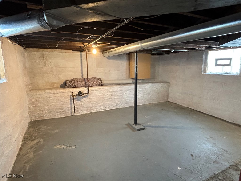 9516 Kirkwood Cleveland OH 44102