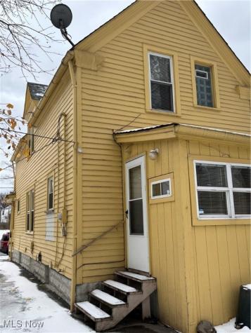 9516 Kirkwood Cleveland OH 44102