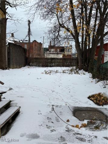 9516 Kirkwood Cleveland OH 44102