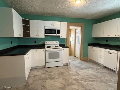 9516 Kirkwood Cleveland OH 44102