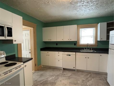 9516 Kirkwood Cleveland OH 44102