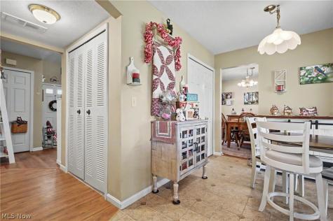 9809 Brookline Oval Strongsville OH 44136
