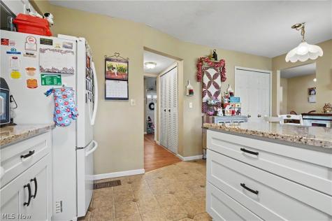 9809 Brookline Oval Strongsville OH 44136