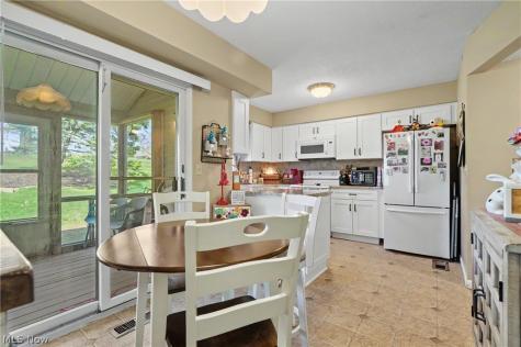 9809 Brookline Oval Strongsville OH 44136