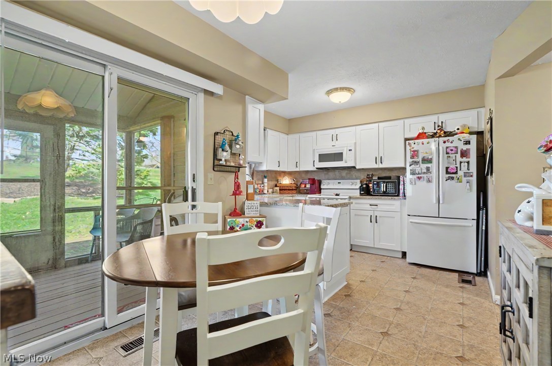 9809 Brookline Oval Strongsville OH 44136