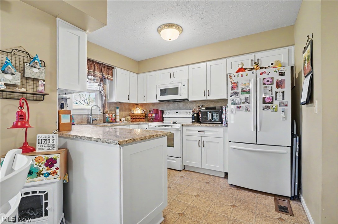 9809 Brookline Oval Strongsville OH 44136