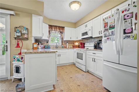 9809 Brookline Oval Strongsville OH 44136