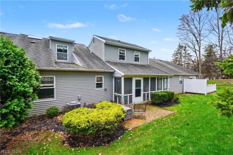 9809 Brookline Oval Strongsville OH 44136