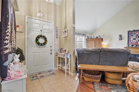9809 Brookline Oval Strongsville OH 44136