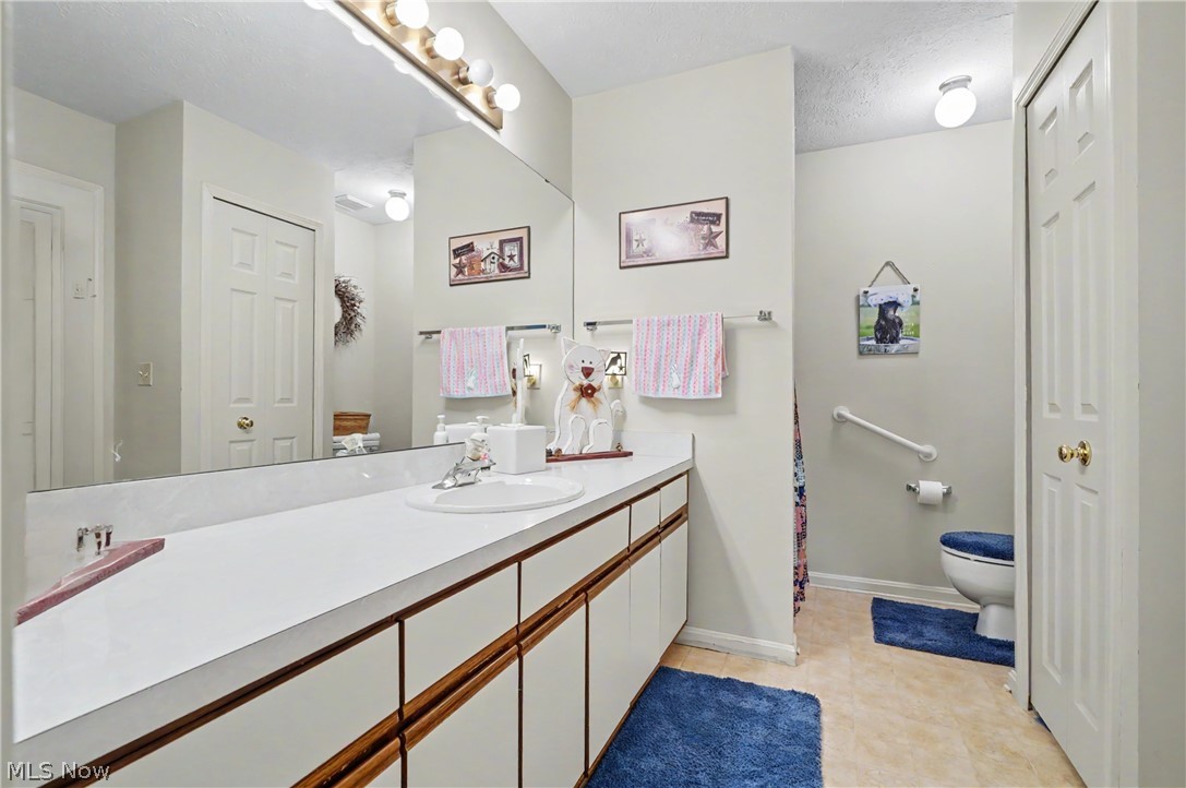 9809 Brookline Oval Strongsville OH 44136