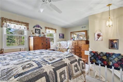 9809 Brookline Oval Strongsville OH 44136