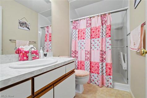 9809 Brookline Oval Strongsville OH 44136