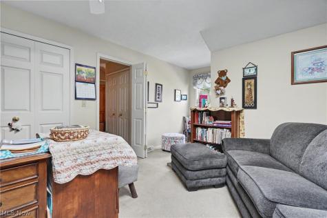 9809 Brookline Oval Strongsville OH 44136