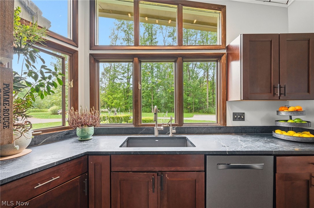 8995 Knotty Pine Lane Chardon OH 44024