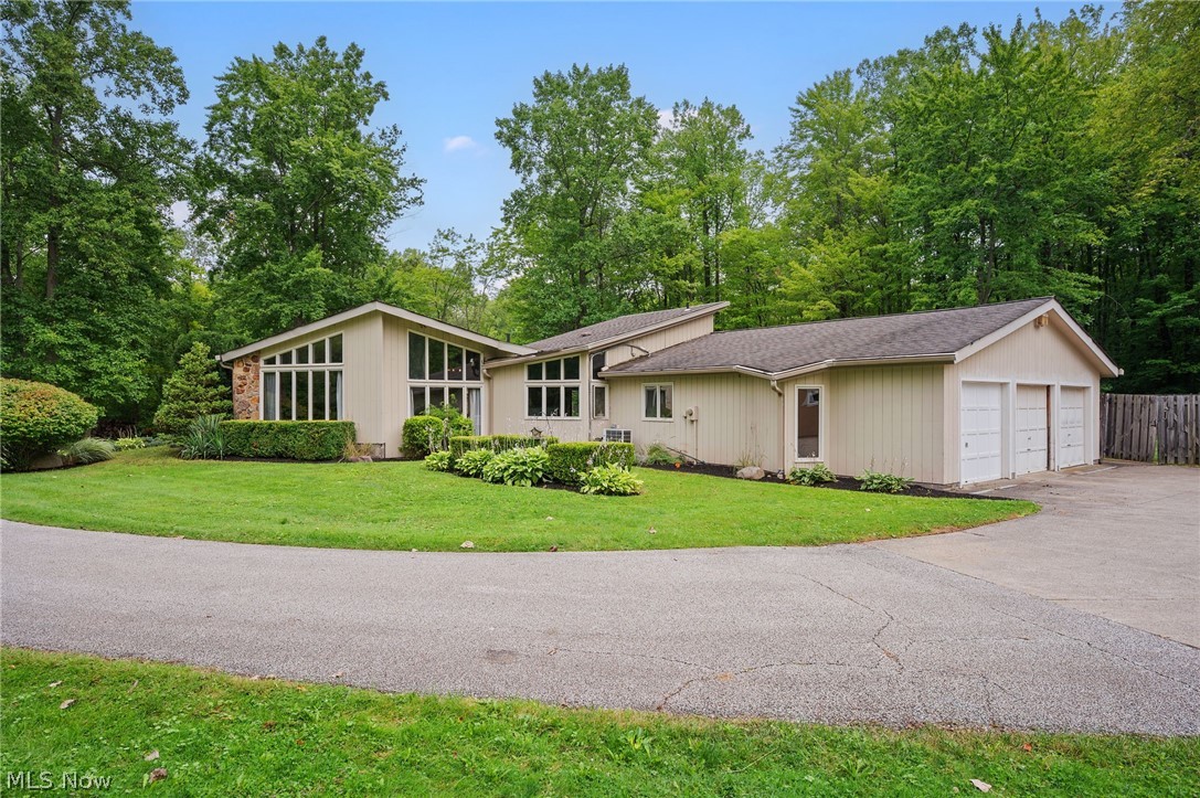 8995 Knotty Pine Lane Chardon OH 44024